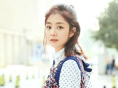 娱乐圈吃瓜群众最新爆料,神秘恋情曝光，当红明星竟与素人牵手？